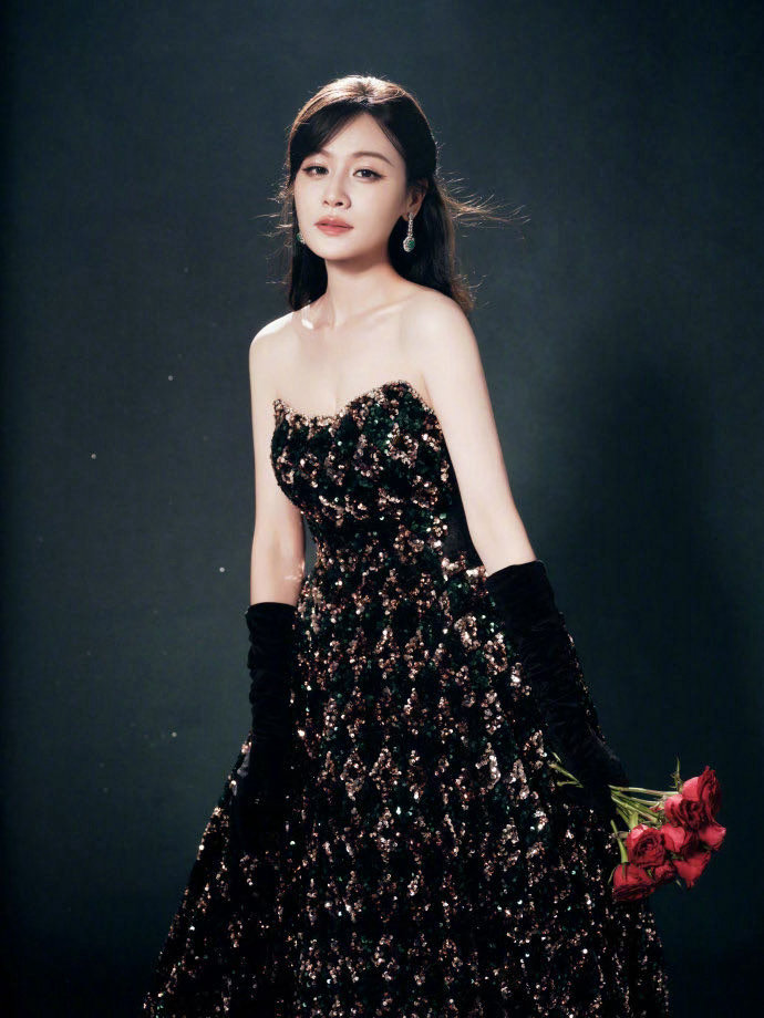 叶一茜裙子好闪叶一茜上浪姐美得好陌生叶一茜上浪姐美得好陌生！一整个梦回青春，咱就