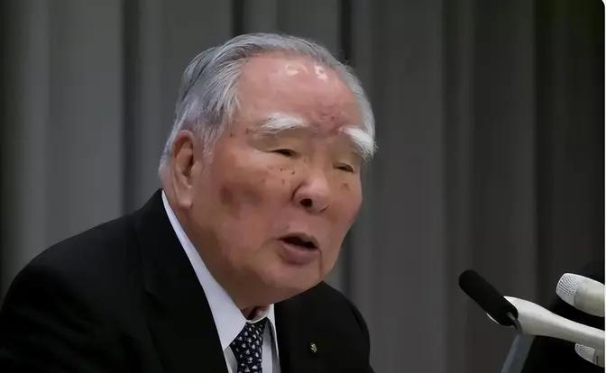 2018年，一个日本老头放出狠话：“我就是死，也不会向中国市场低头！”接着把公司