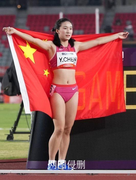 小孩姐真提气。
预赛和半决赛收着跑，进决赛。
决赛放开跑，破亚运纪录强势夺冠。