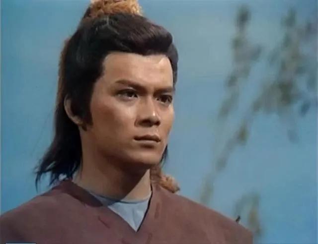 #郭靖和黄蓉到底谁更厉害#郭靖比黄蓉厉害，郭靖有八个师傅，黄蓉只有两个。