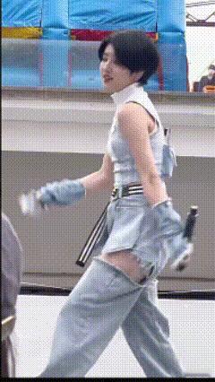 没人觉得像诸葛大力吗？