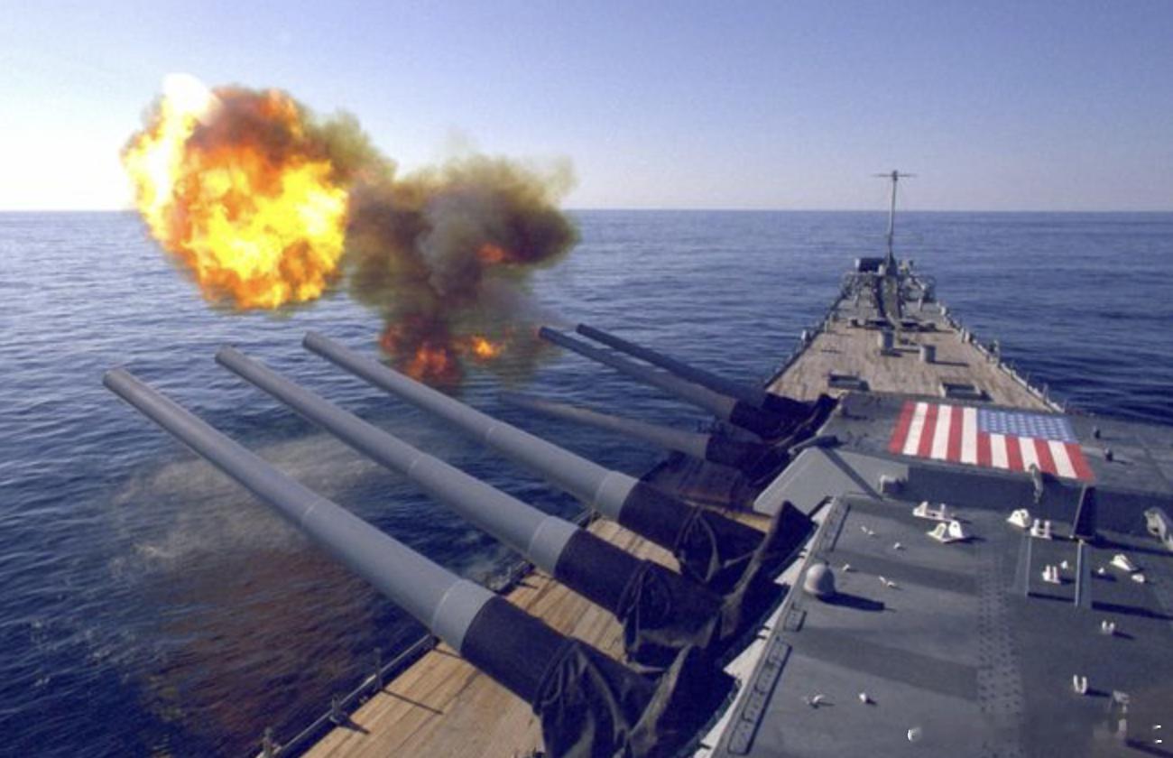 突发！阿曼湾那边真枪实弹干上了。美军直接朝一艘伊朗商船开火，伊朗革命卫队海军也不