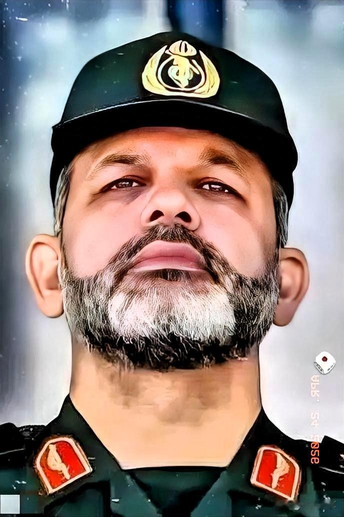 伊朗政权变天了！
4月23日，据《纽约时报》消息称，伊朗革命卫队已经完成对该国军