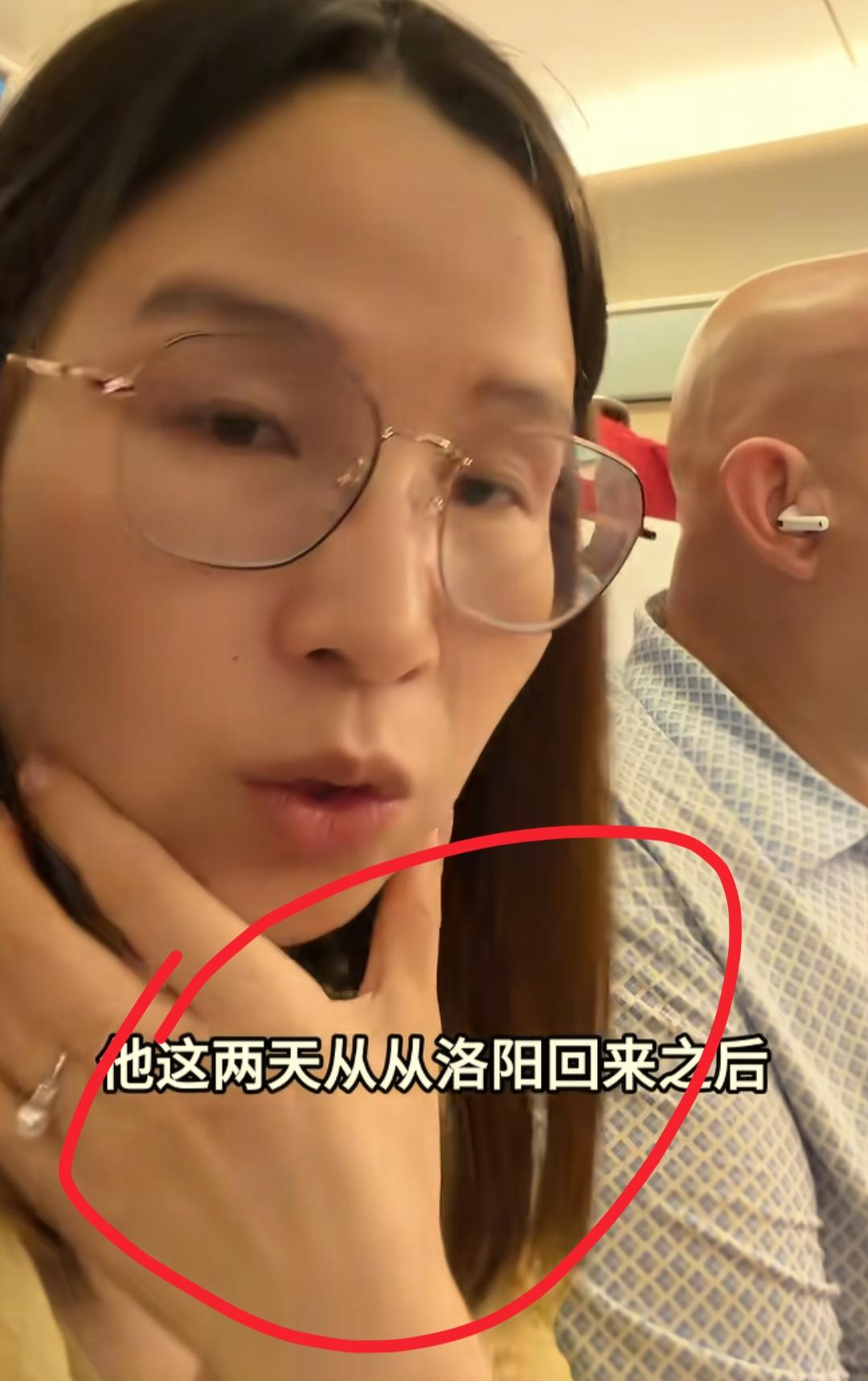 看到A妈侄女莫莉刚落地就被拉去直播，我忍了
看到三次占用游玩时间带货，我也忍了