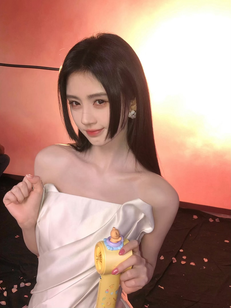 鞠婧祎公主切好美好萌😍