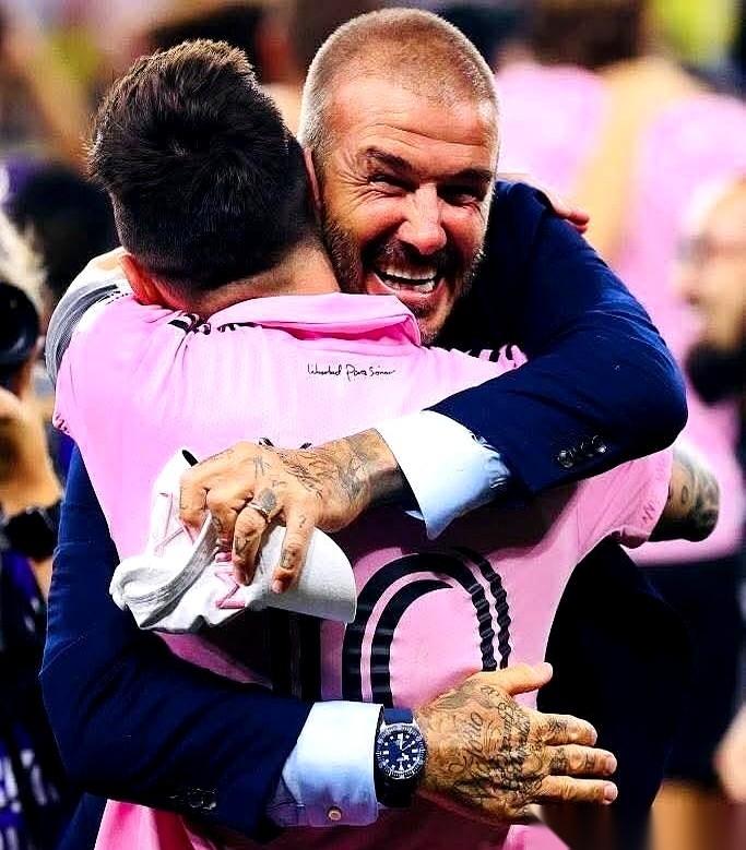 一个48岁的男人，当着全世界的面，快哭了。
他说，另一个男人，改变了他的人生。