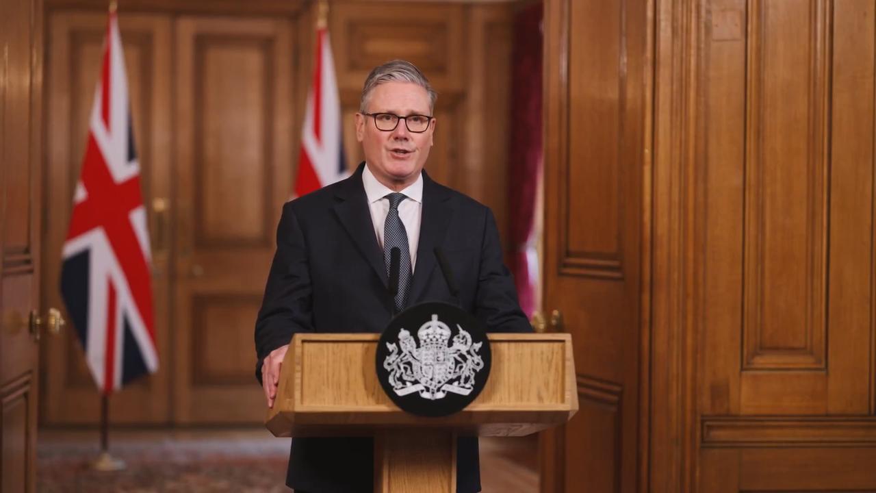 英国首相斯塔默宣布，英国已加入对伊朗的战争：

“我们的部队已投入行动，英国战机