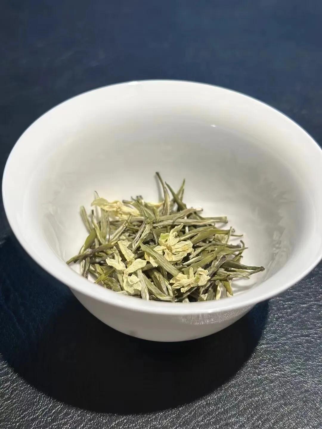 不要到处宣扬自己的内心深处，真正关心你的人寥寥无几