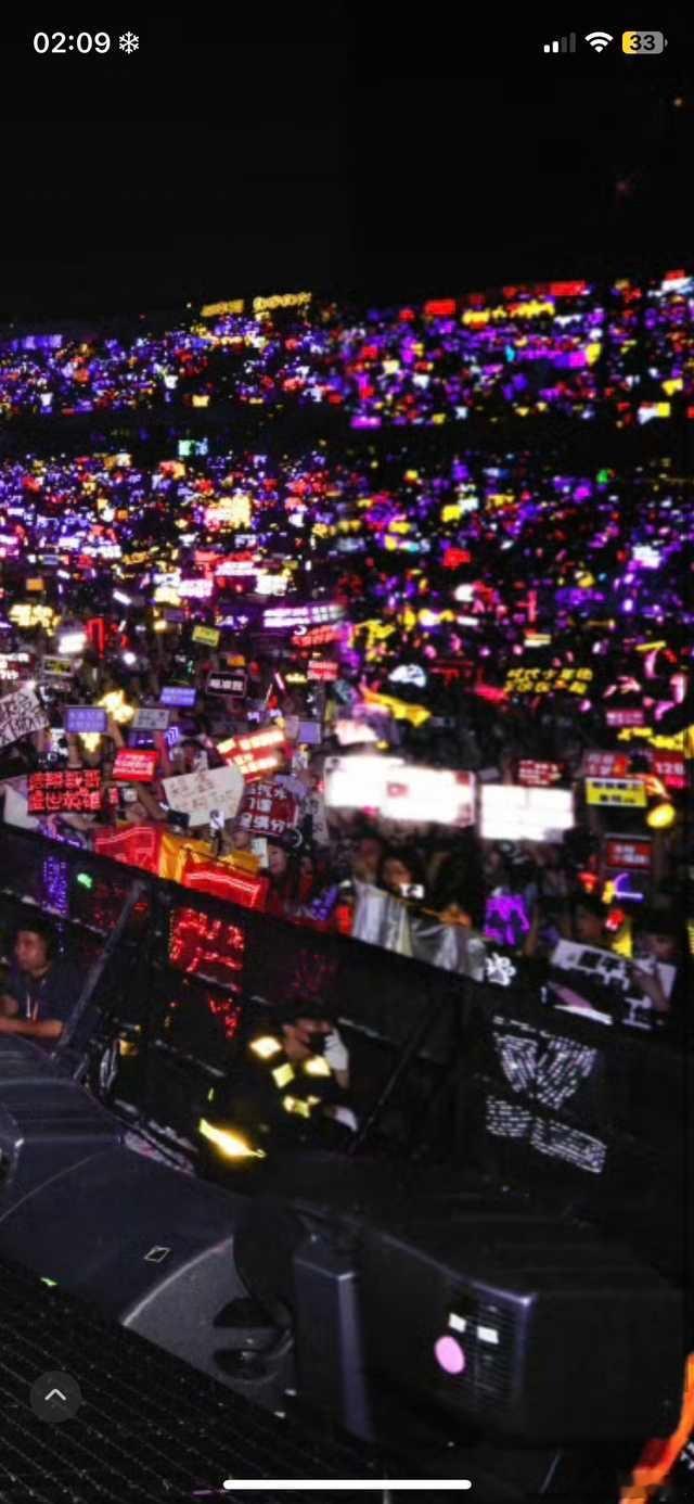 投这个，想知道这是举的啥时代少年团海口演唱会 ​​​