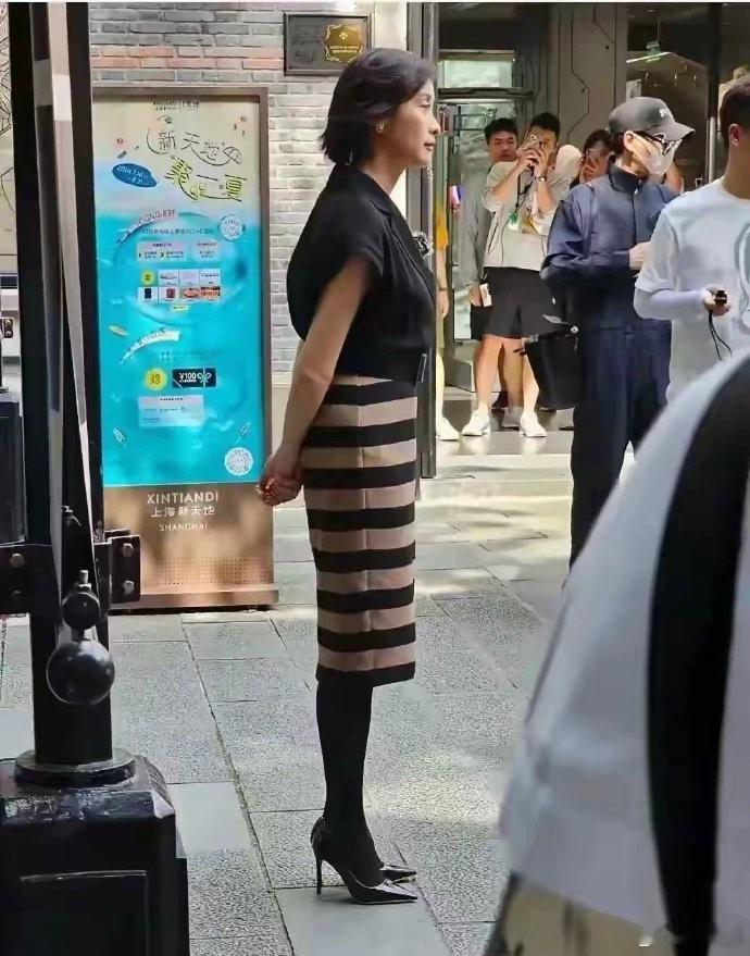 吴越一副小学班主任的气质 