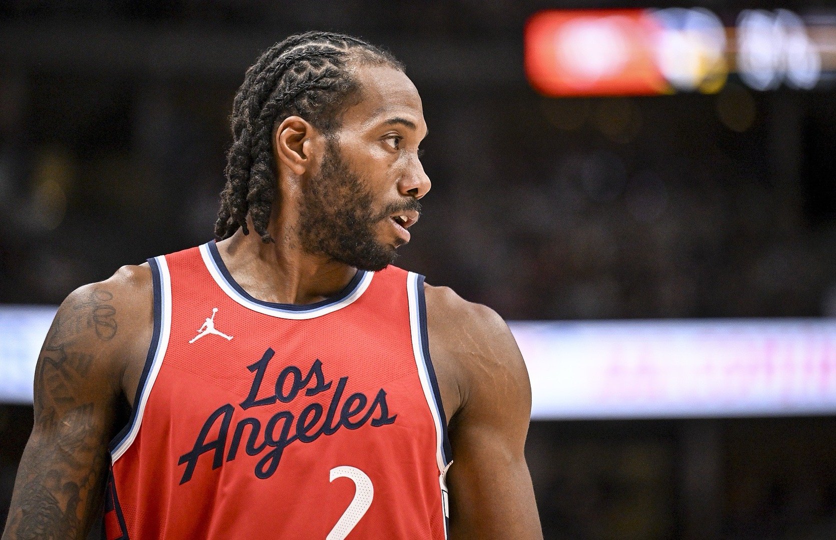 快船队与伦纳德 阴阳合同事件肖华表示：NBA球队老板们将在联盟办公室完成调查前保