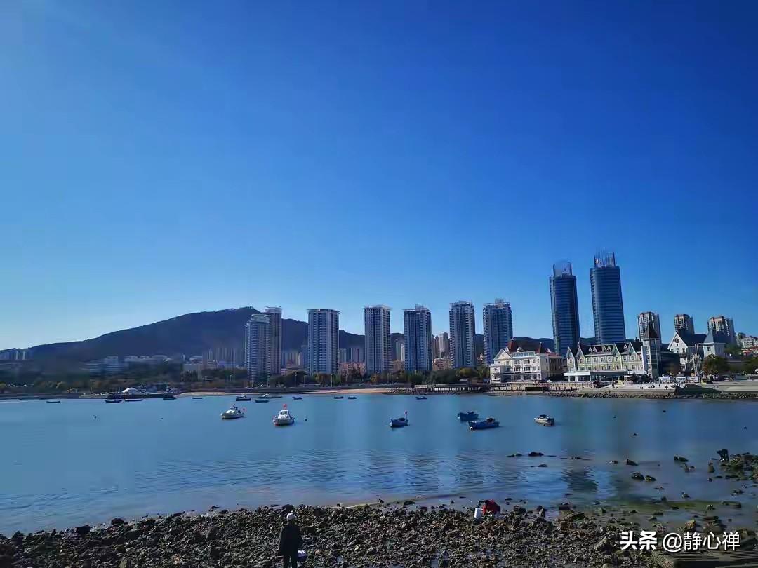保护好自己的6个方法：
1，见人见事，在公开场合讲话，或私下聚会聊天，尽量木讷点