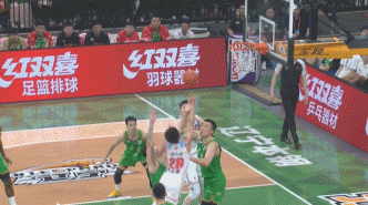 很吓人，CBA总决赛辽宁121-112大胜新疆，这场比赛赵继伟有一个很吓人的球，