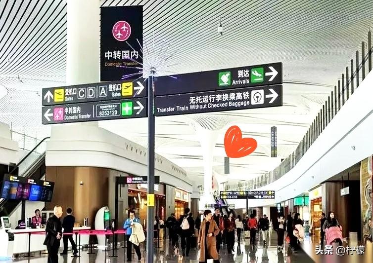 兰州机场，
干了件大事。
它把所有出差人、旅游党最头疼的一件事，给彻底解决了——