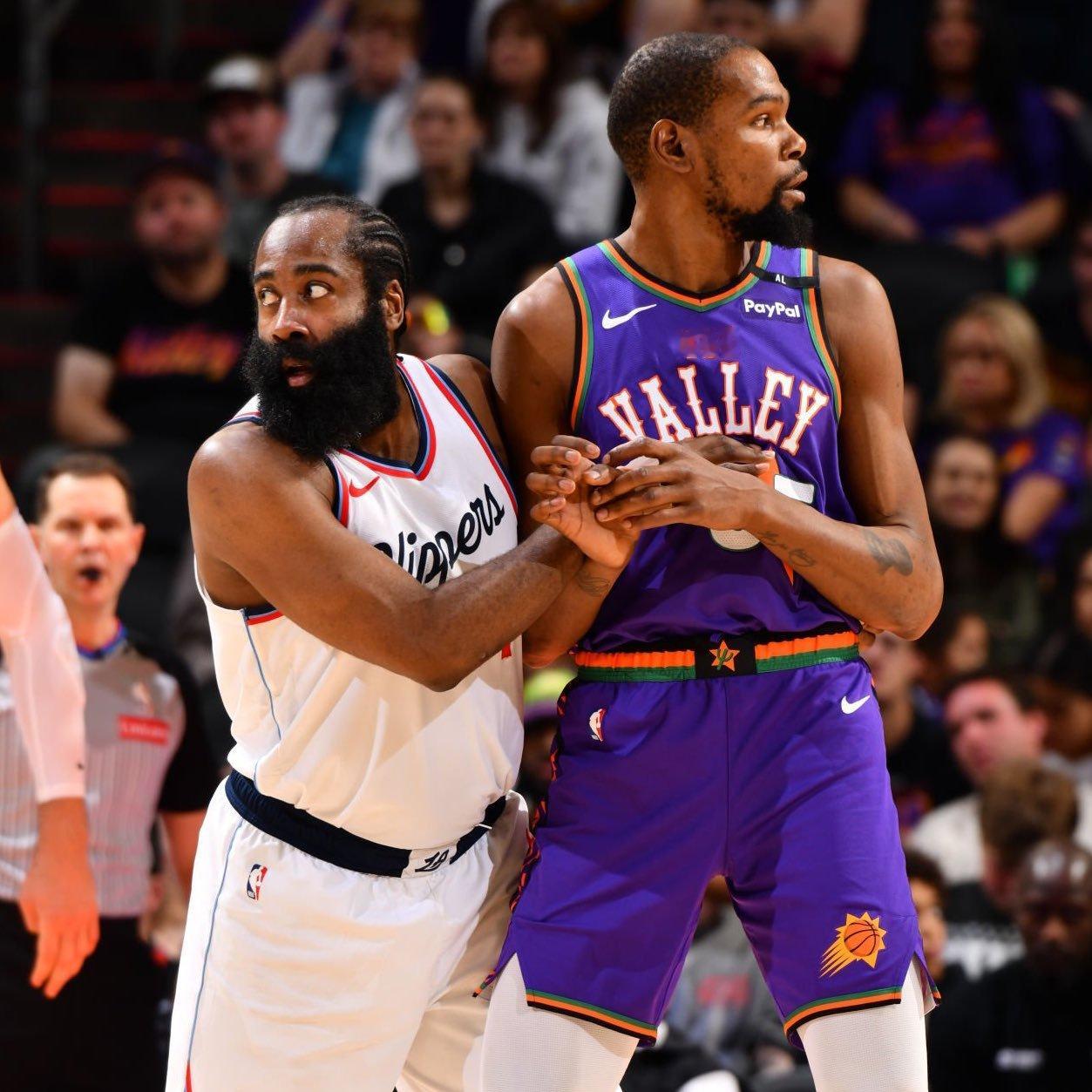 据 BrettSiegelNBA 报道，如果哈登被摆上交易货架，休斯顿火箭队和明