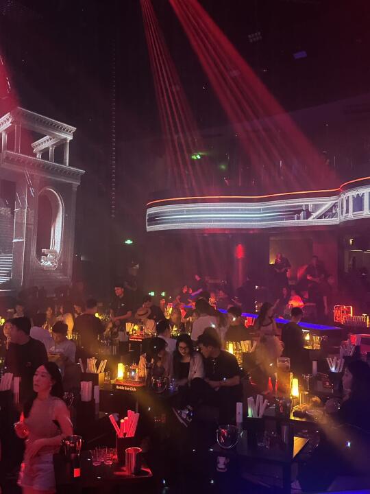 LIVE风暴+电音轰炸！7500㎡超感夜店太嗨了！