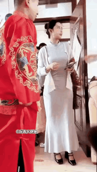 婚礼上这么弄都不太合适吧？