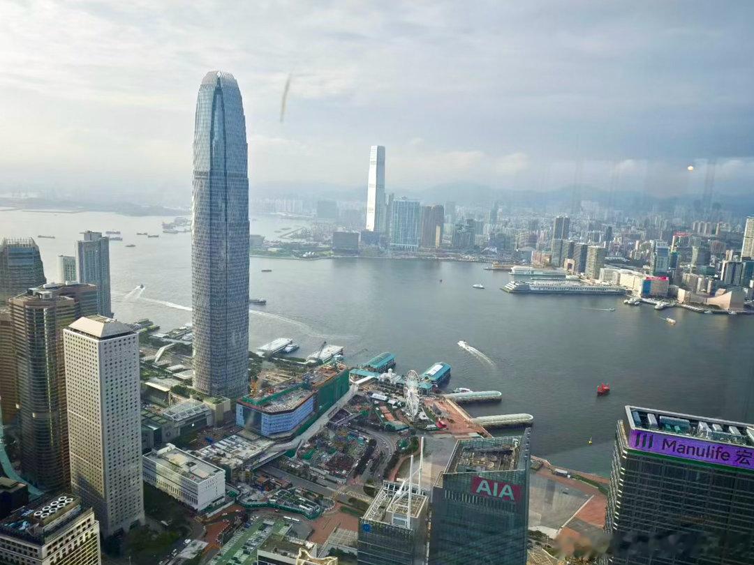 昨日香港九龍塘豪宅全新盤首輪開售成績斐然，加上最新公佈的二手樓價指數連升兩周，為
