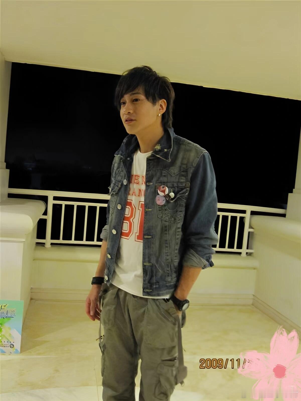 十几年前的何润东，和大家像朋友一样聊天！ 