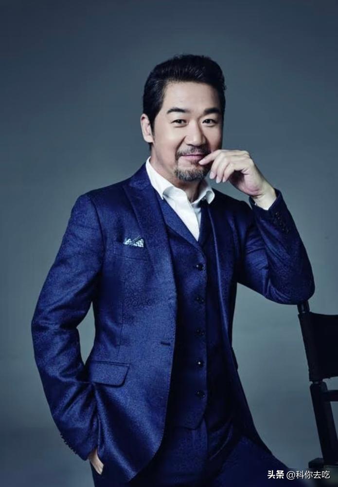 别再羡慕张国立邓婕的“神仙晚年”了！
71岁的他，刚陪邓婕在澳洲栈桥挽手拍了恩