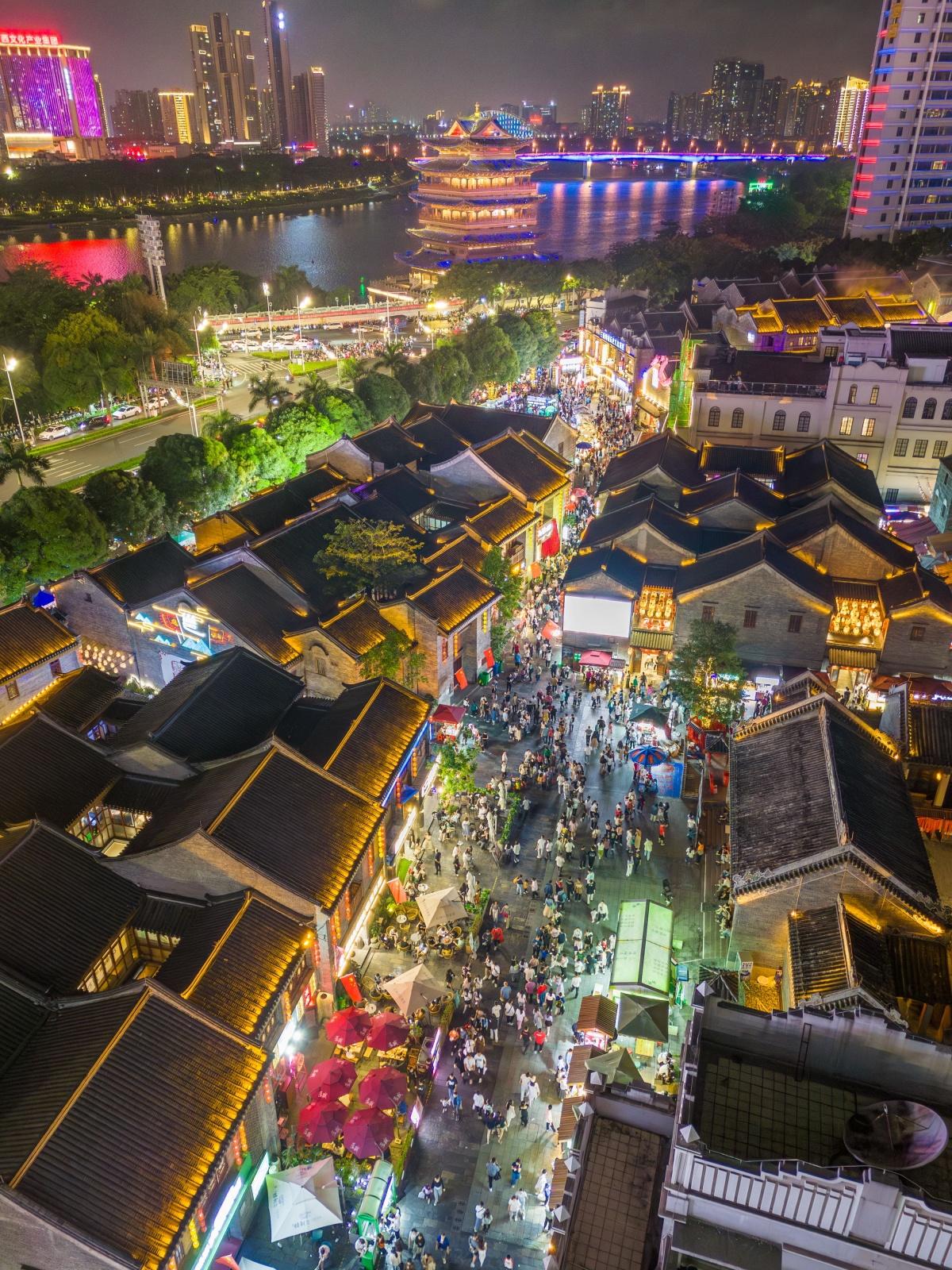 打工人的五一慢游指南：今年流行“住进风景里”

五一倒计时，打工人终于可以喘口气