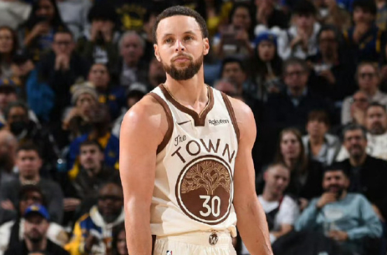 金州勇士库里-我的评分：库里今天替补出场25分钟，投篮12中5，三分球11中4，