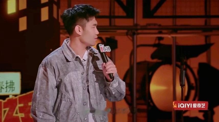 这让我想起翟佳宁的一段脱口秀，他说:“那个书就邪门啊！没有开心的人！全都是内耗、