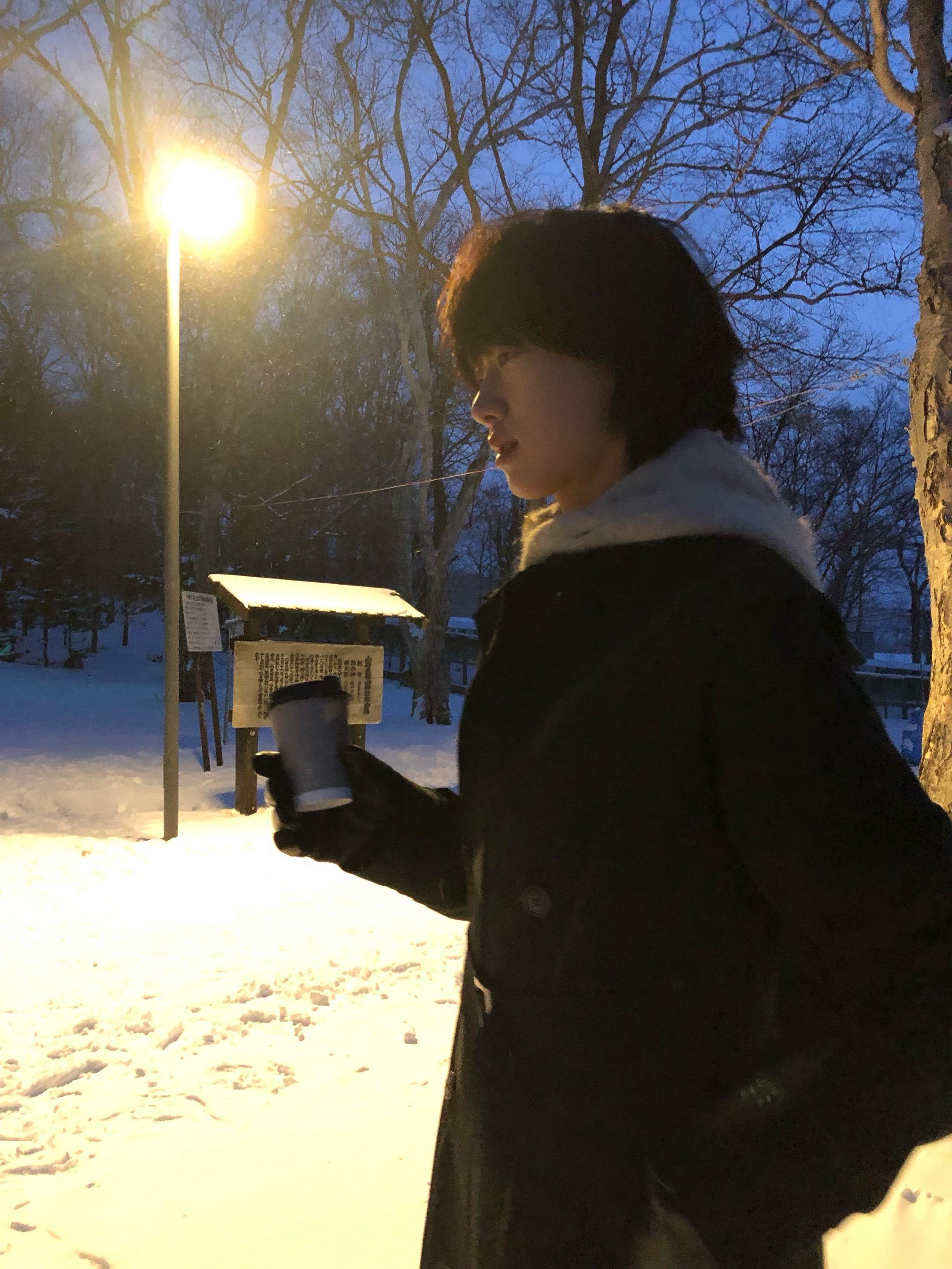纸巾止不住我的泪水 只有你同样湿润的眼睛