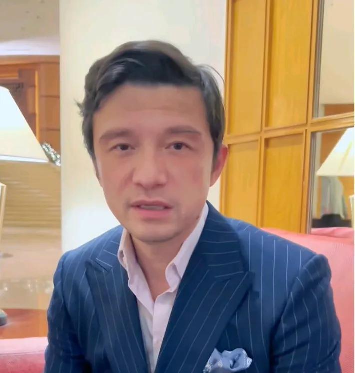 前国脚谢晖是这样看待王钰栋留洋的事情的。
首先谢晖指导肯定了王钰栋的能力。他也认