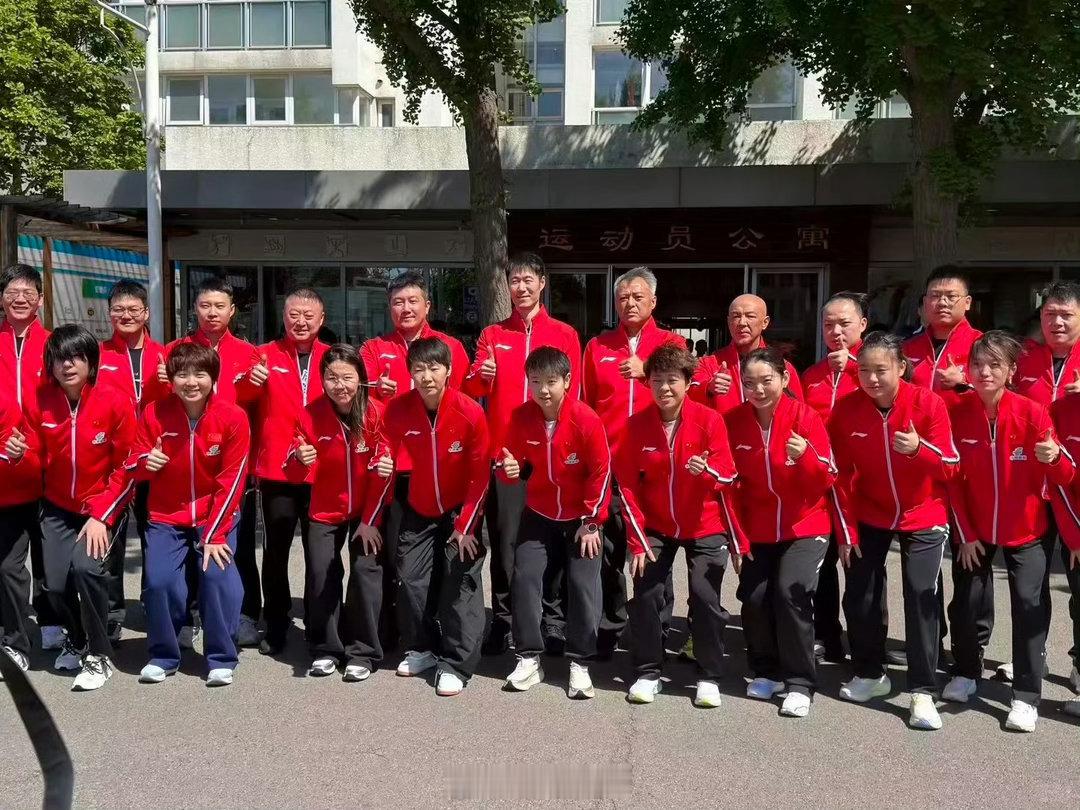 国乒到达伦敦一切顺利，健康完赛！！ 