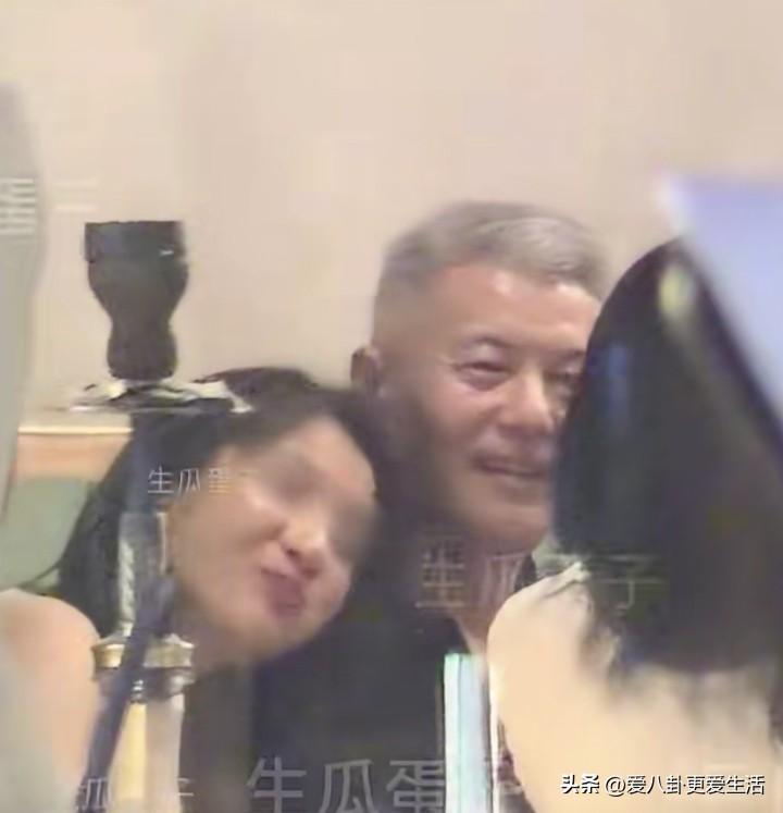 那英的命也够苦的
想当初和高峰在一起的时候就遭受了背叛，对方出轨并有了私生子，现