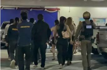 泰国这波操作实在够犀利！美军五千名官兵在航母上苦熬200多天，好不容易盼到上岸休
