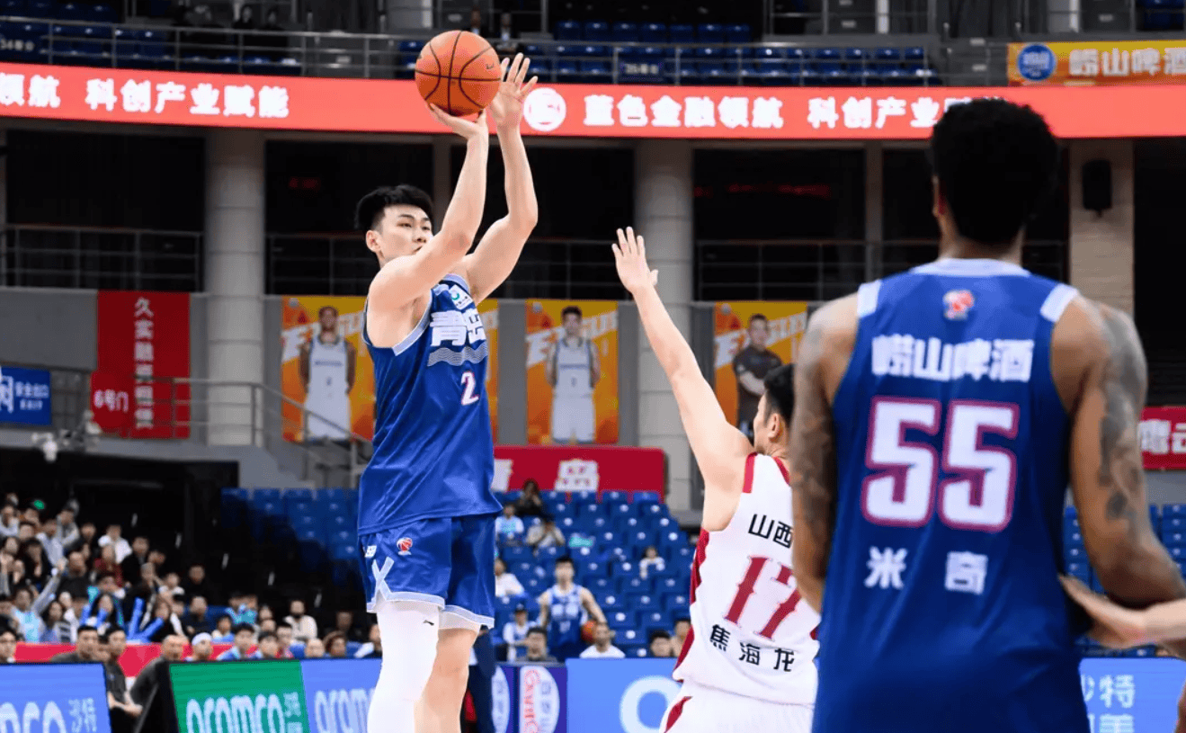 王睿泽全场12投仅1中，三分8中1、罚球7中7得到10分6篮板