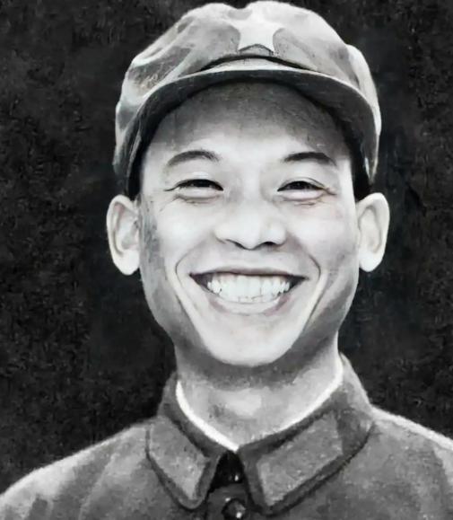 [太阳]1979年，我军一名走失的战士正在越南的农田里挖红薯，突然被人用石头砸了