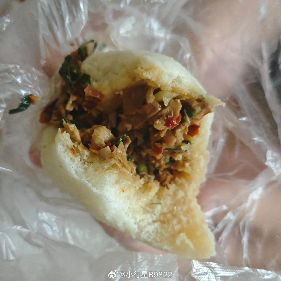 海哥排队30分钟带来的早饭这对美食的决心是我永远不会有的在衢州吃吃逛逛