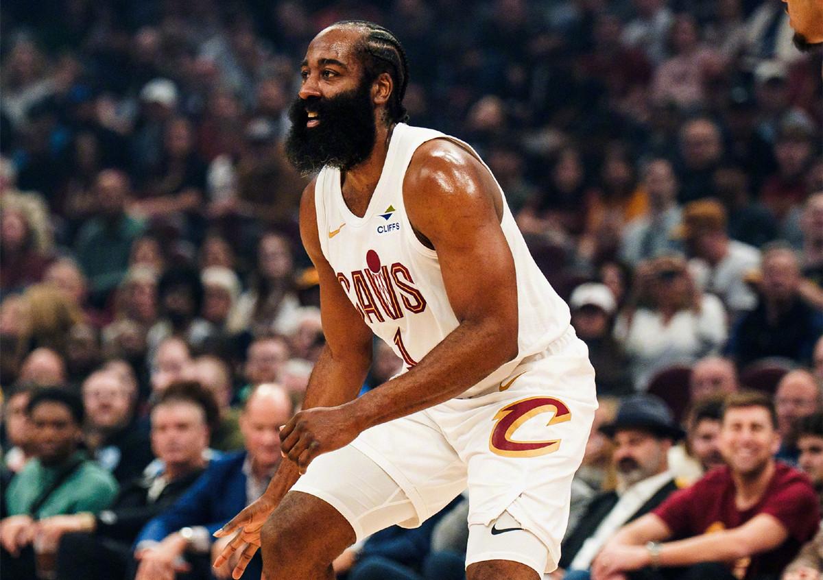 哈登半场12分，迎来三大里程碑！
北京时间3月10日，骑士上半场战罢56-44暂