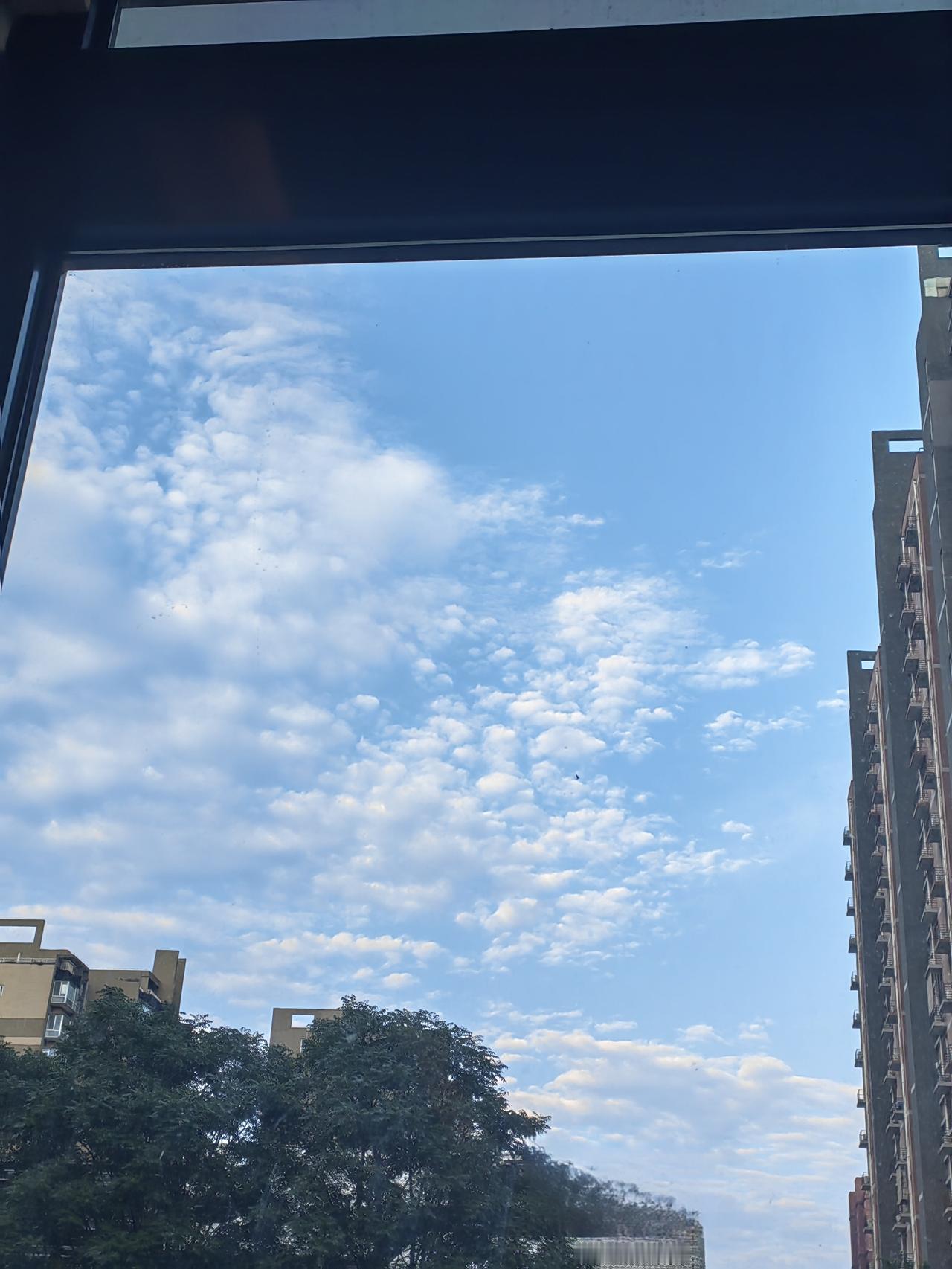 昨晚跟老公闹了点小别扭，本来计划好给他转的5000块，就这么被我默默“收回”了。
