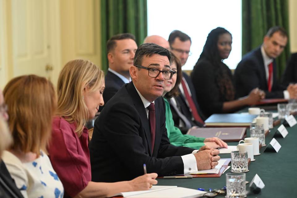 伯纳姆就任英国首相后的首要目标是降低能源账单英国首相安迪·伯纳姆周二表示，他将削