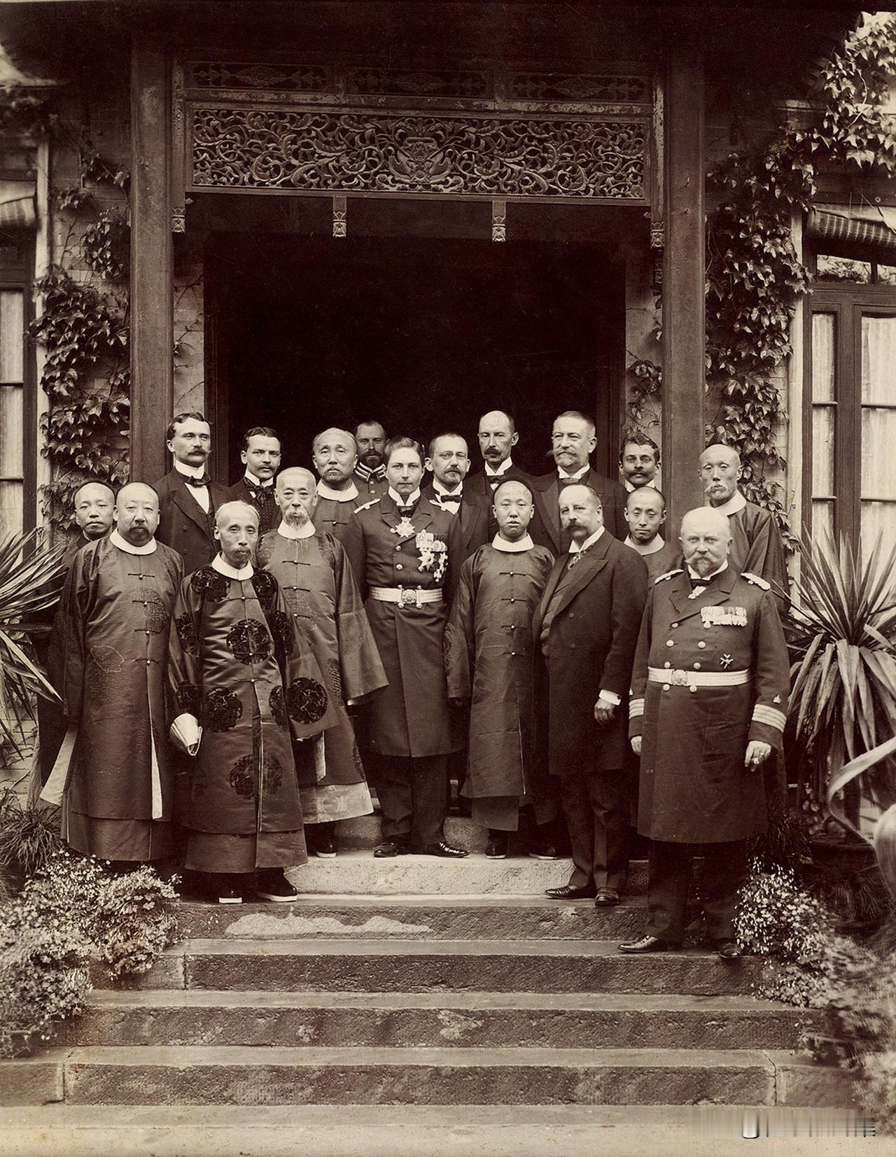 1904年5月17日，德国皇太子阿达尔伯特王子（德皇威廉二世三子）访华期间，在德