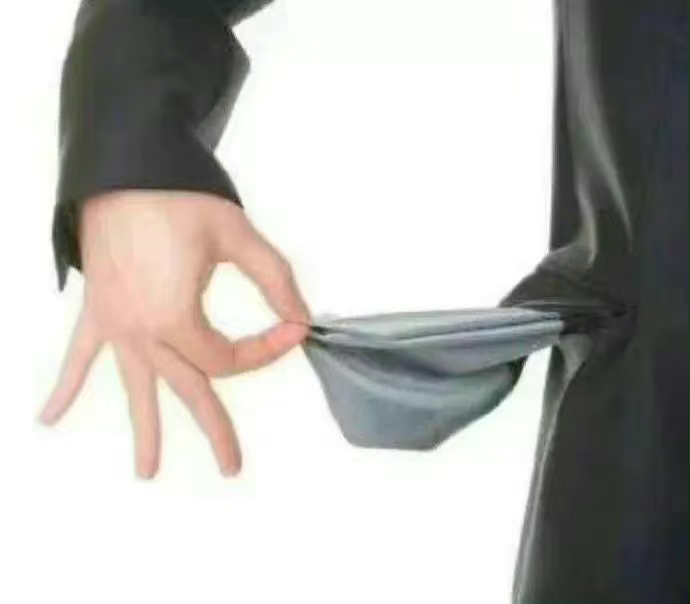 二手油车价格崩盘不是油车不行，是新能源用车成本、配置优势碾压市场。以前买车算资产
