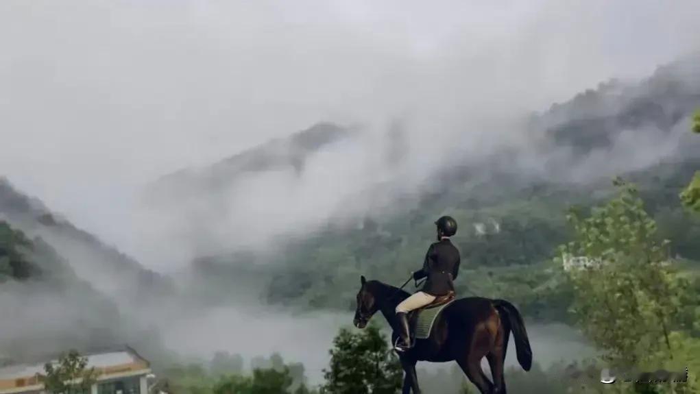 我在头条上看到一上联，作者声明已出数月无人能对。原上联是：“春雨绵绵妻独睡”。我