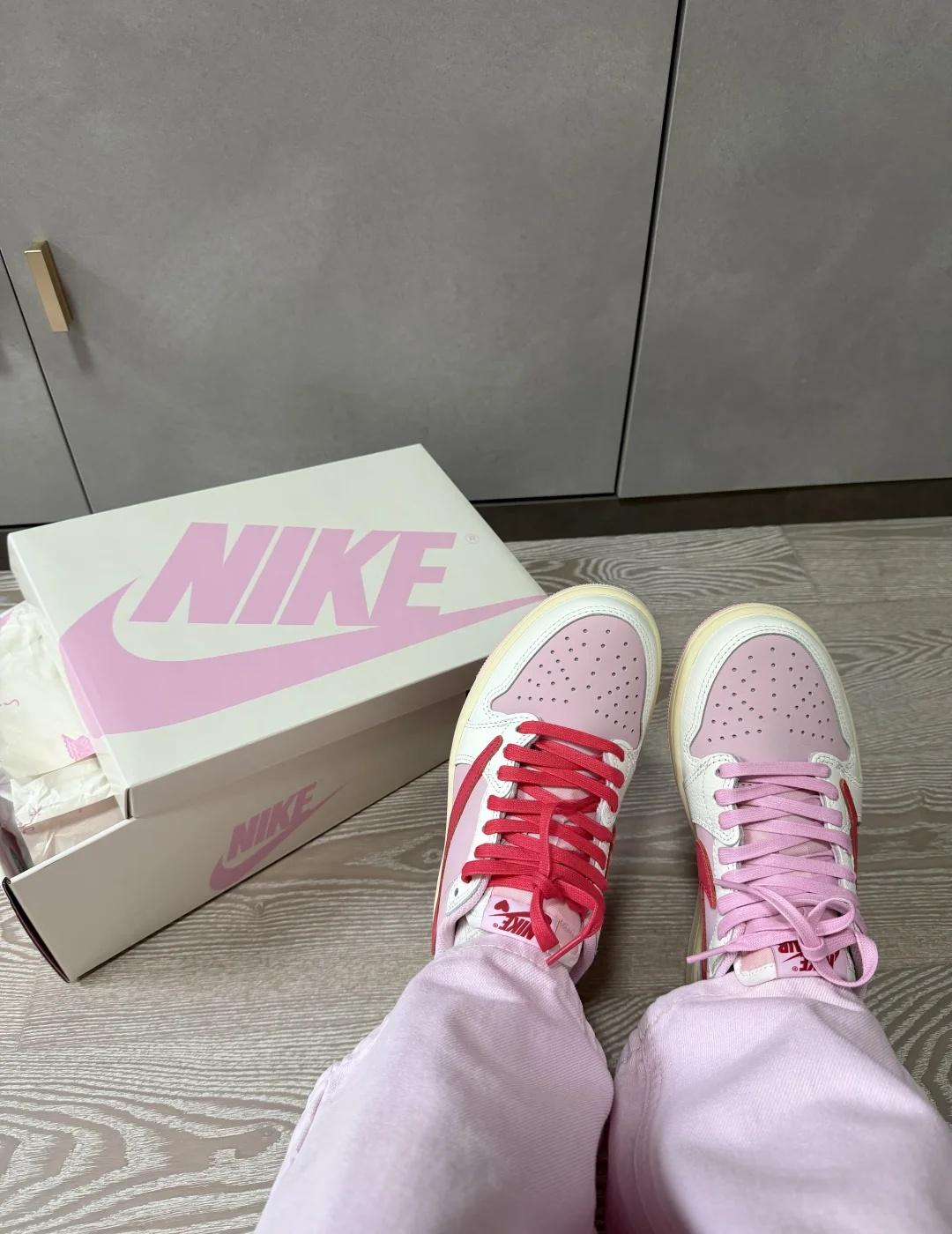 TS X Air Jordan 1 Low 💗粉红倒钩
Air Jordan 