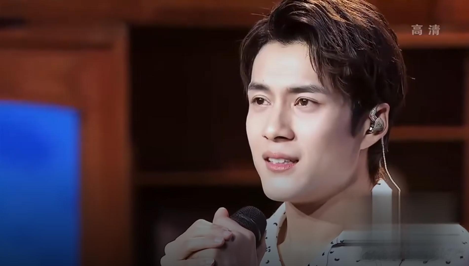 好萌好萌好萌，这时候咋能这么白呢🤏 