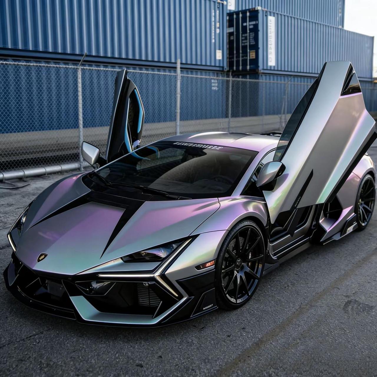 兰博基尼 × NC多维科技炫彩。NC多维科技炫彩，直接进化成移动的赛博光源！全息