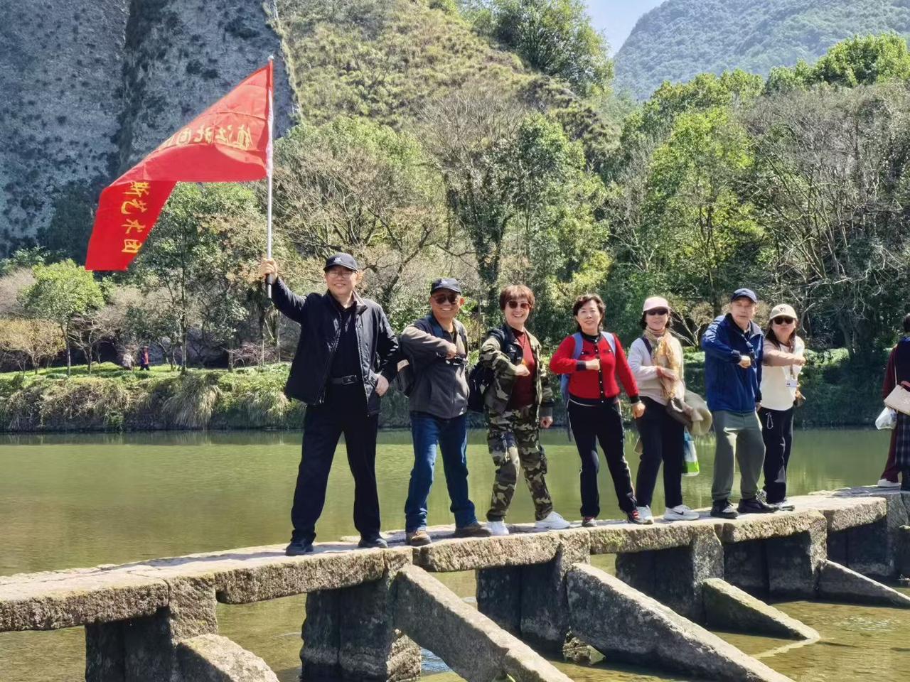 人与人之间最好的关系，是相处舒服，无言也暖
 
人这一辈子，会遇见形形色色的人，