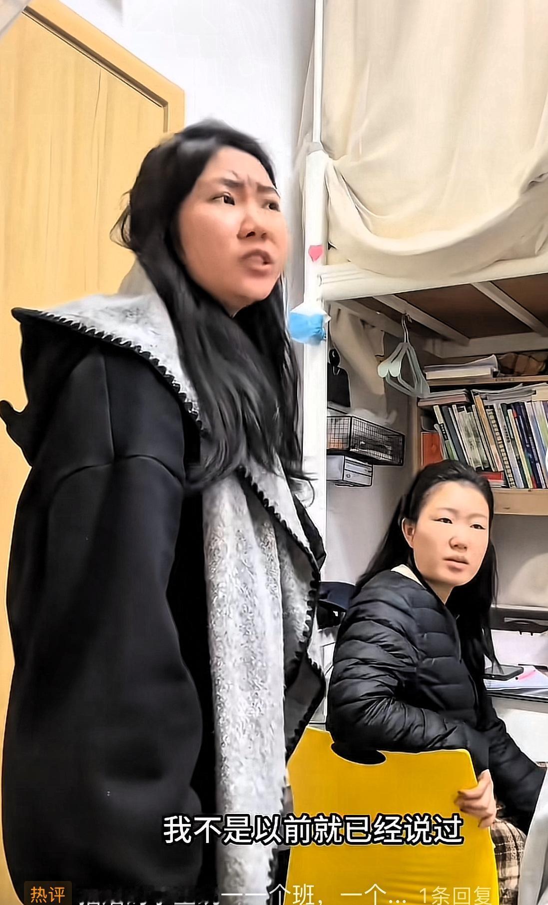 看到这一幕有点无语，在校大学生能否吸烟值得探讨，一名女大学生走进宿舍，整个室内浓