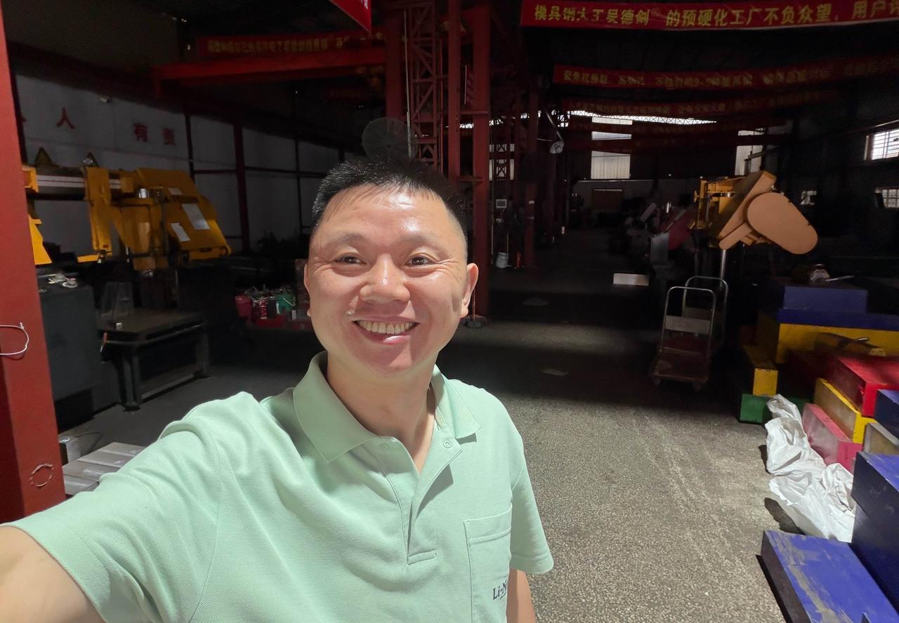 车间放假了，我却在上班。

  创业者是没有星期天的，就像他们说的，这世上只有老