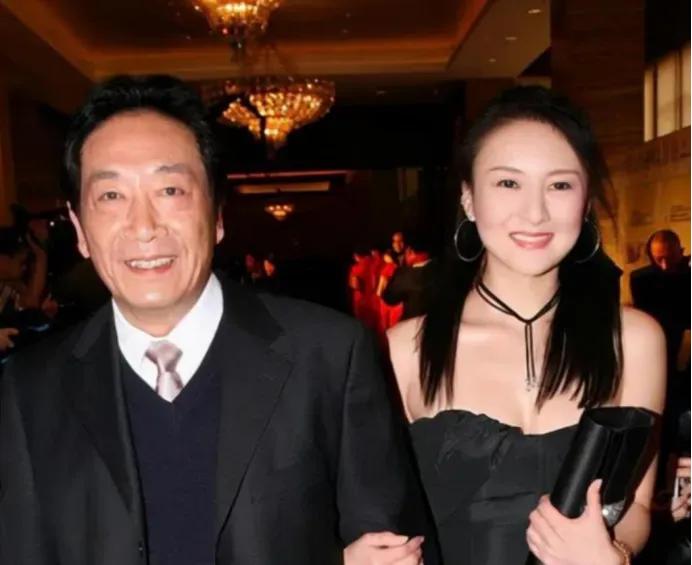 30岁的女儿要嫁给67岁的王奎荣，饶母气坏了：“芯语，37岁的年龄差，他又不是什