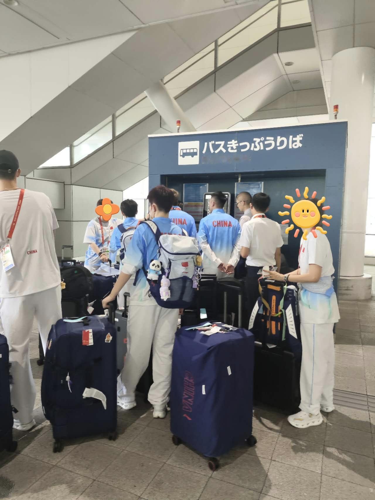 2026年名古屋亚运会 [我来了]昨日在队长贾一凡带着部分滞留机场的队员坐大巴先