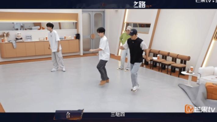 李光洁唱跳真的在披荆斩棘披哥舞台上的李光洁永远有惊喜，上一秒安静抒情，下一秒就能